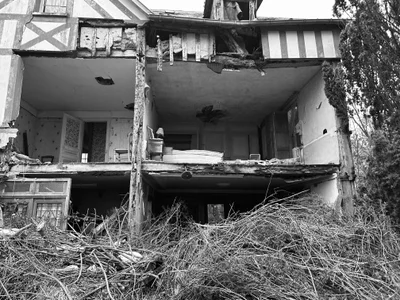 Manoir Haringford / Polly Pocket House urban exploration location in France - Image 5