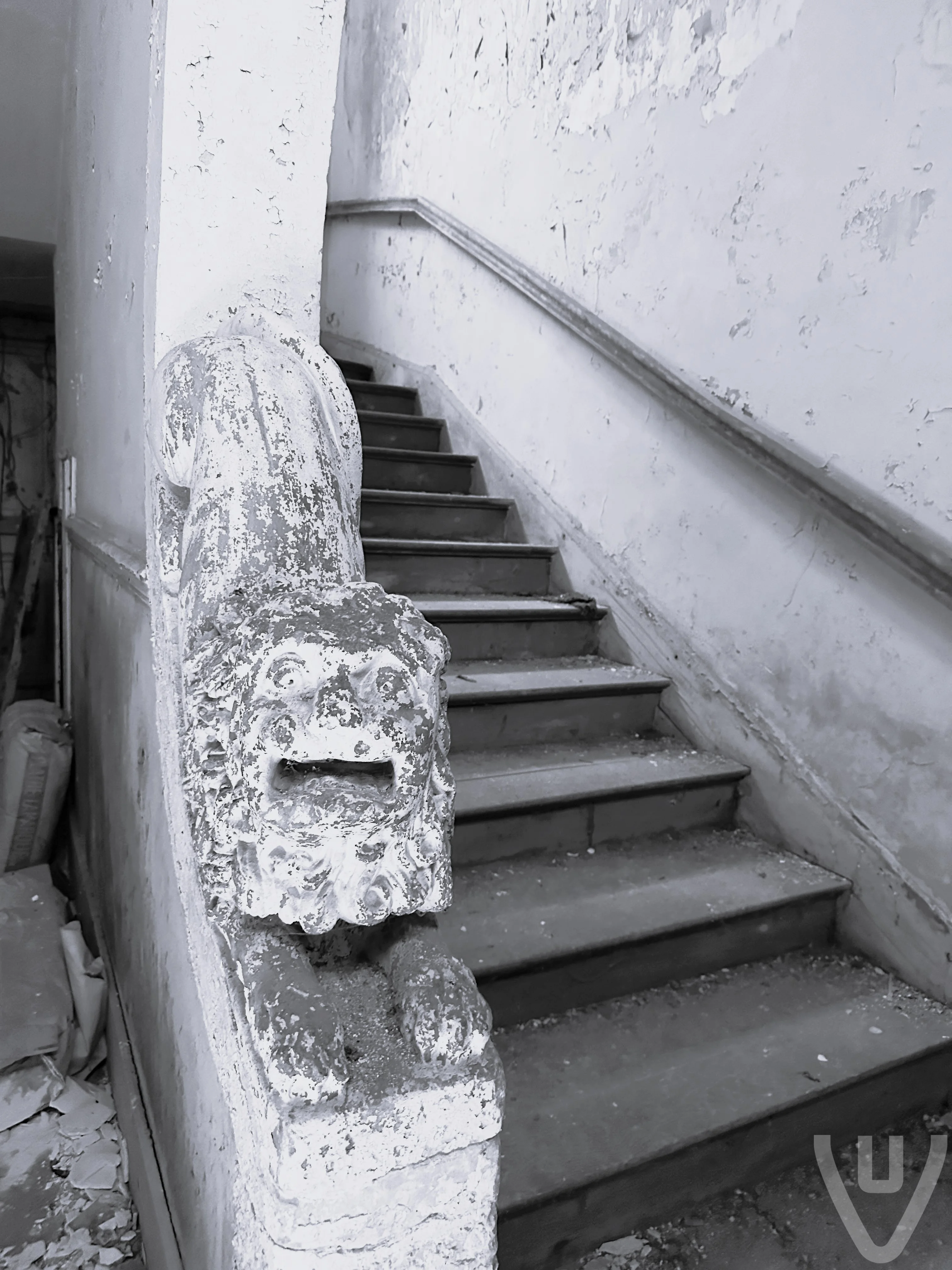 Chateau du Cure / Chateau de L’ecrivain urban exploration location in France - Image 5