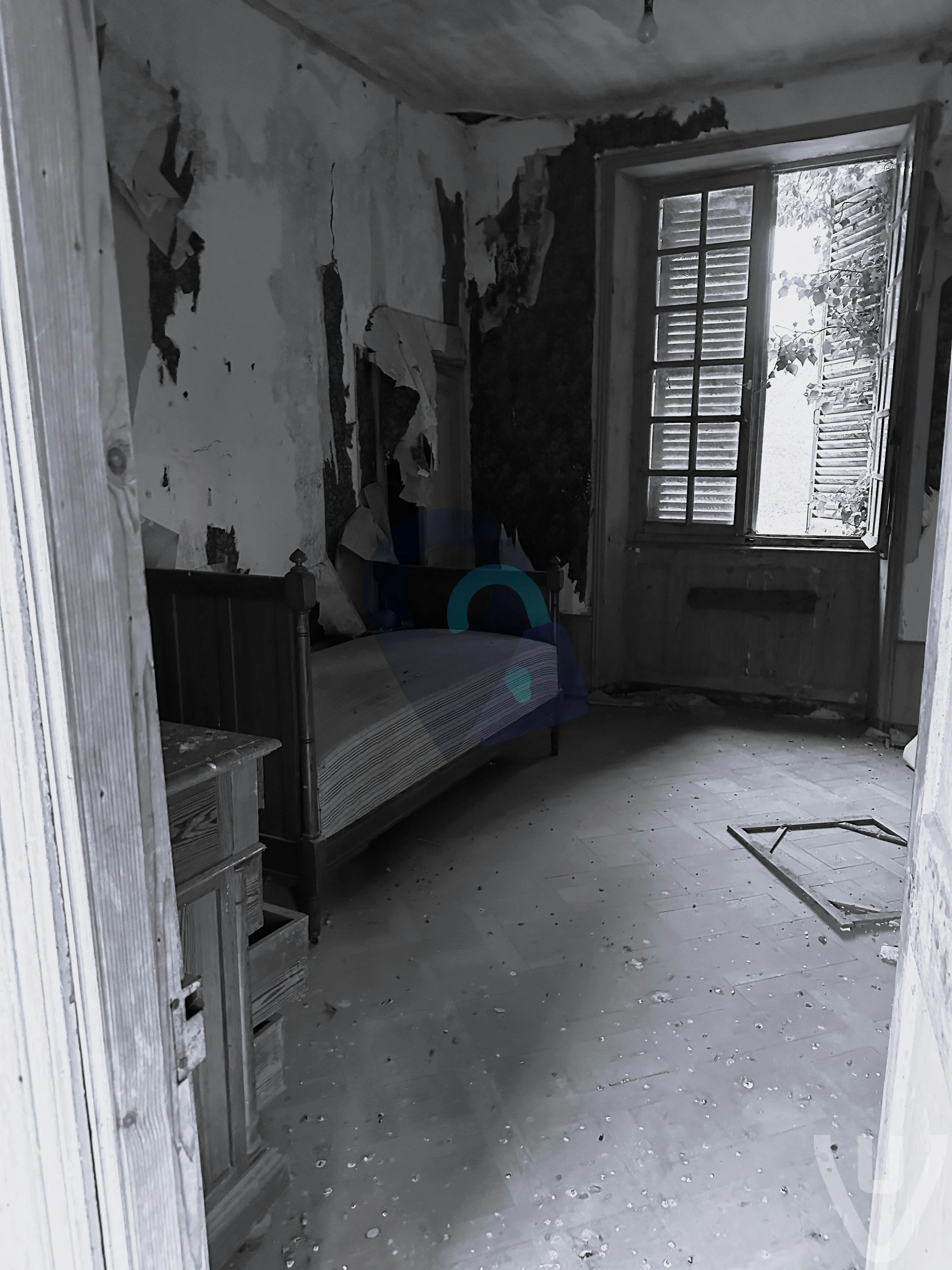 Chateau du Cure / Chateau de L’ecrivain urban exploration location in France - Image 3