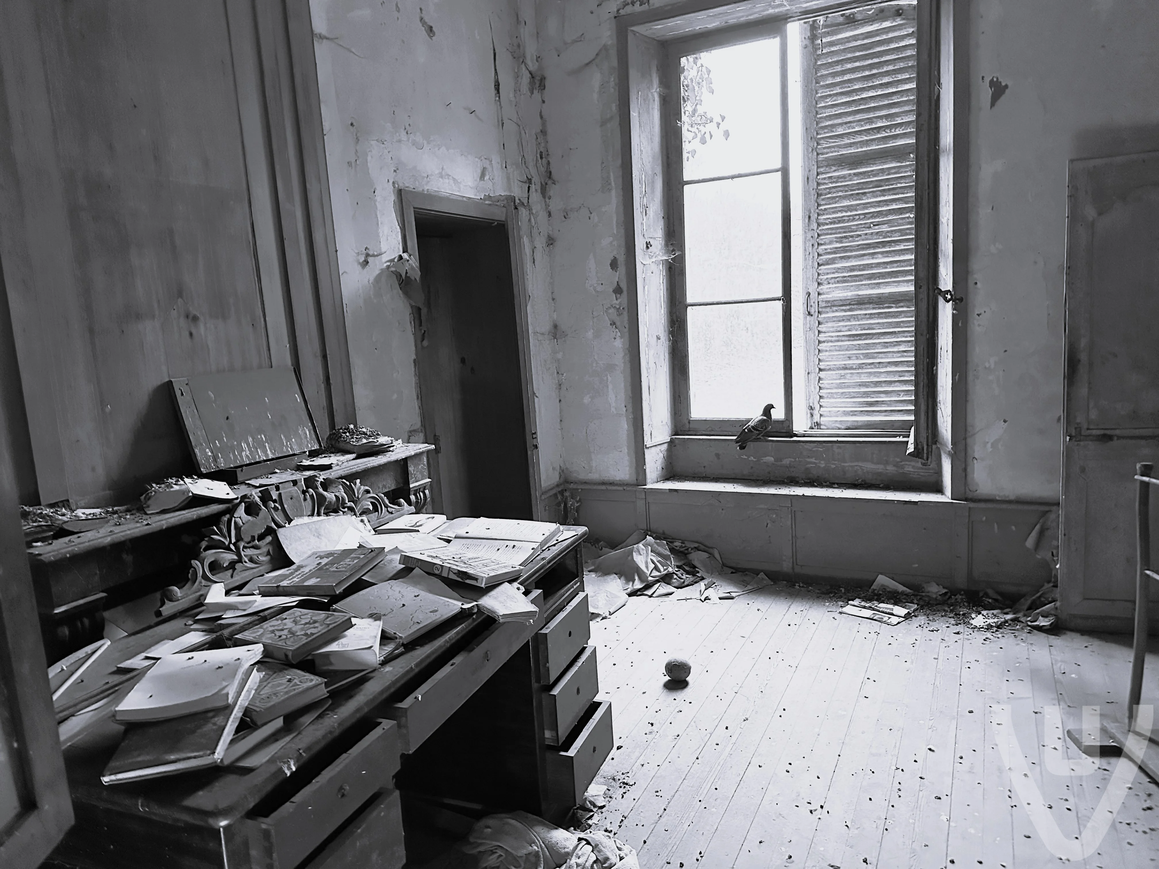 Chateau du Cure / Chateau de L’ecrivain urban exploration location in France - Image 6