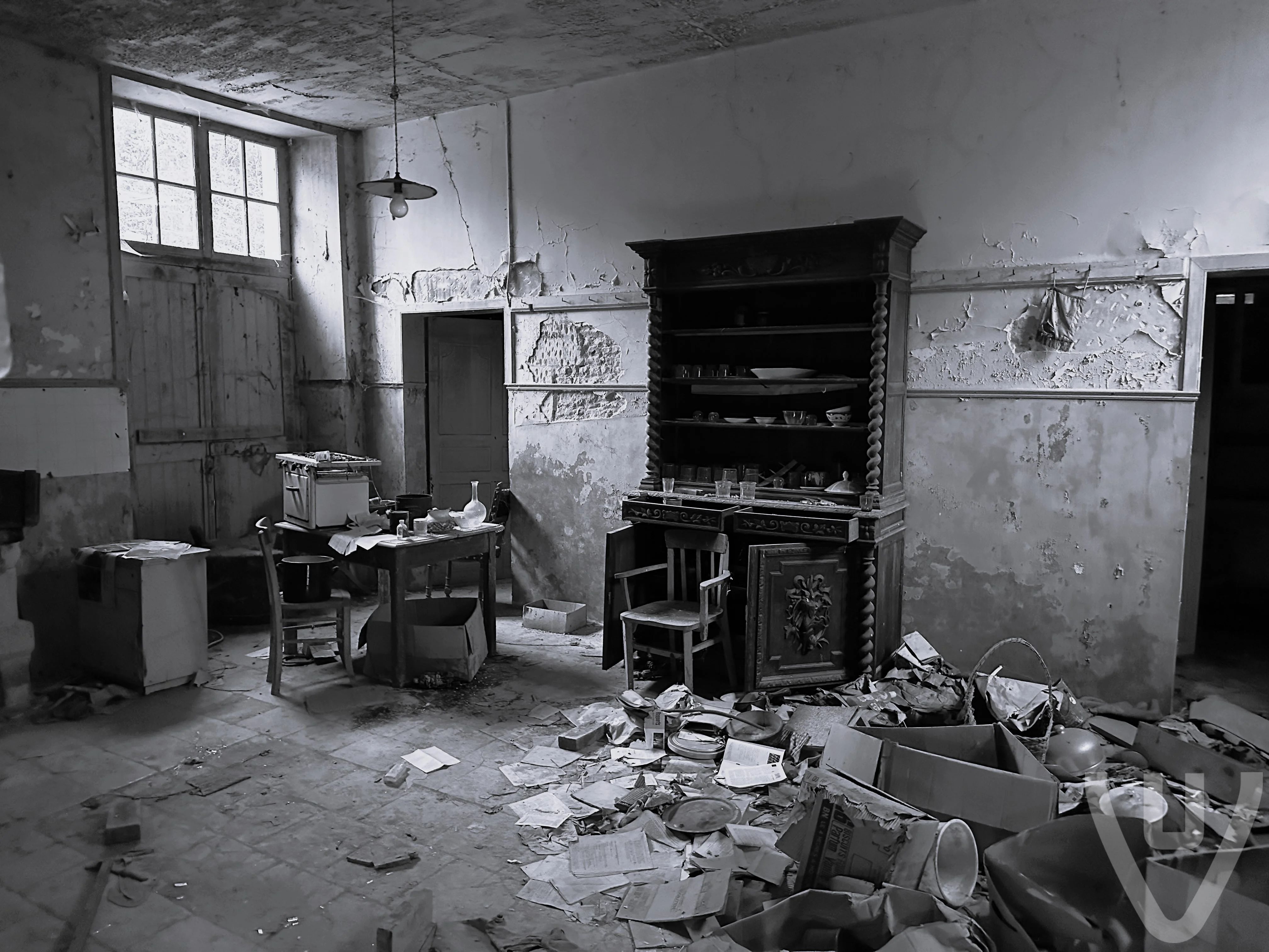 Chateau du Cure / Chateau de L’ecrivain urban exploration location in France - Image 11