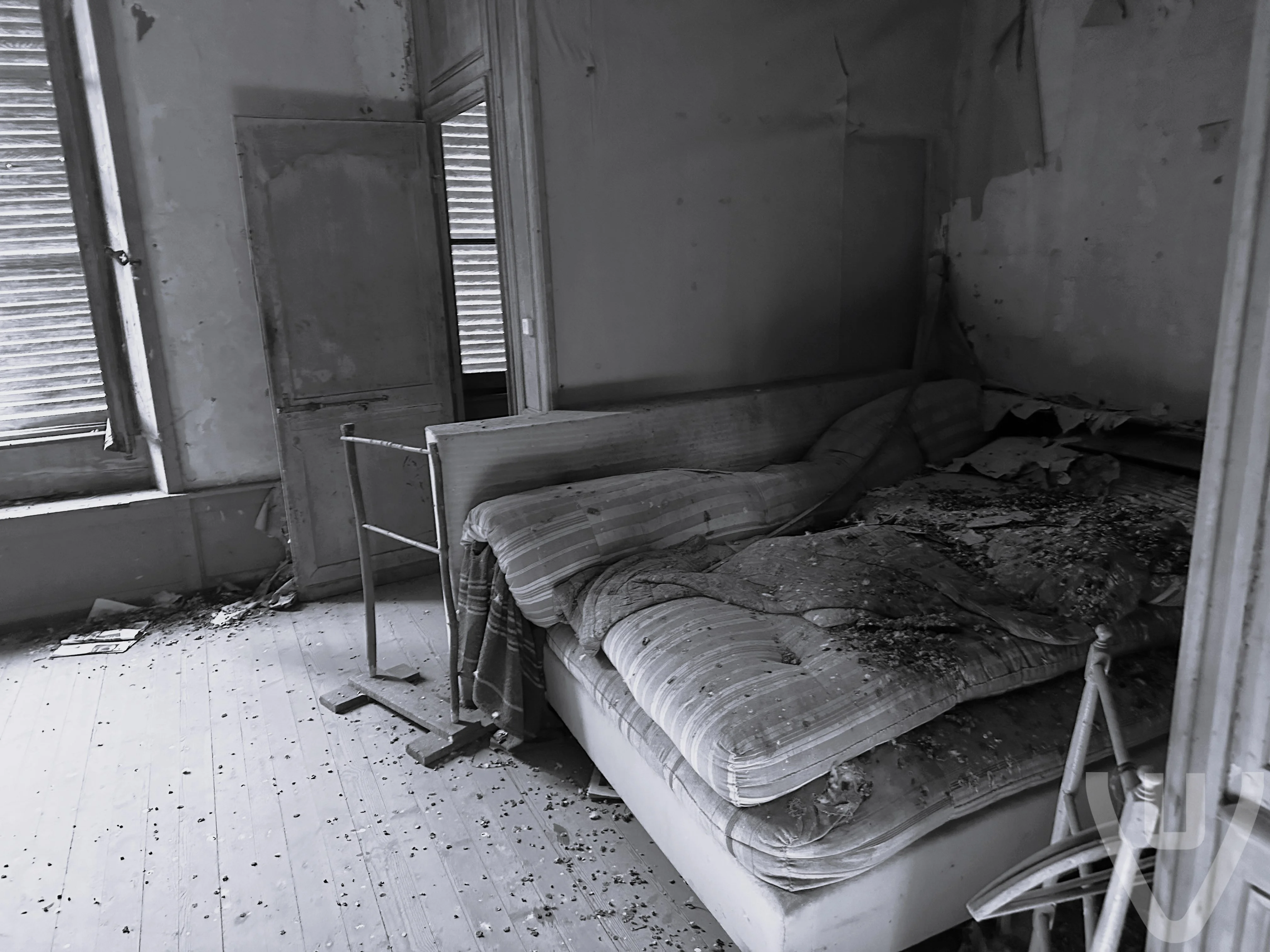 Chateau du Cure / Chateau de L’ecrivain urban exploration location in France - Image 2