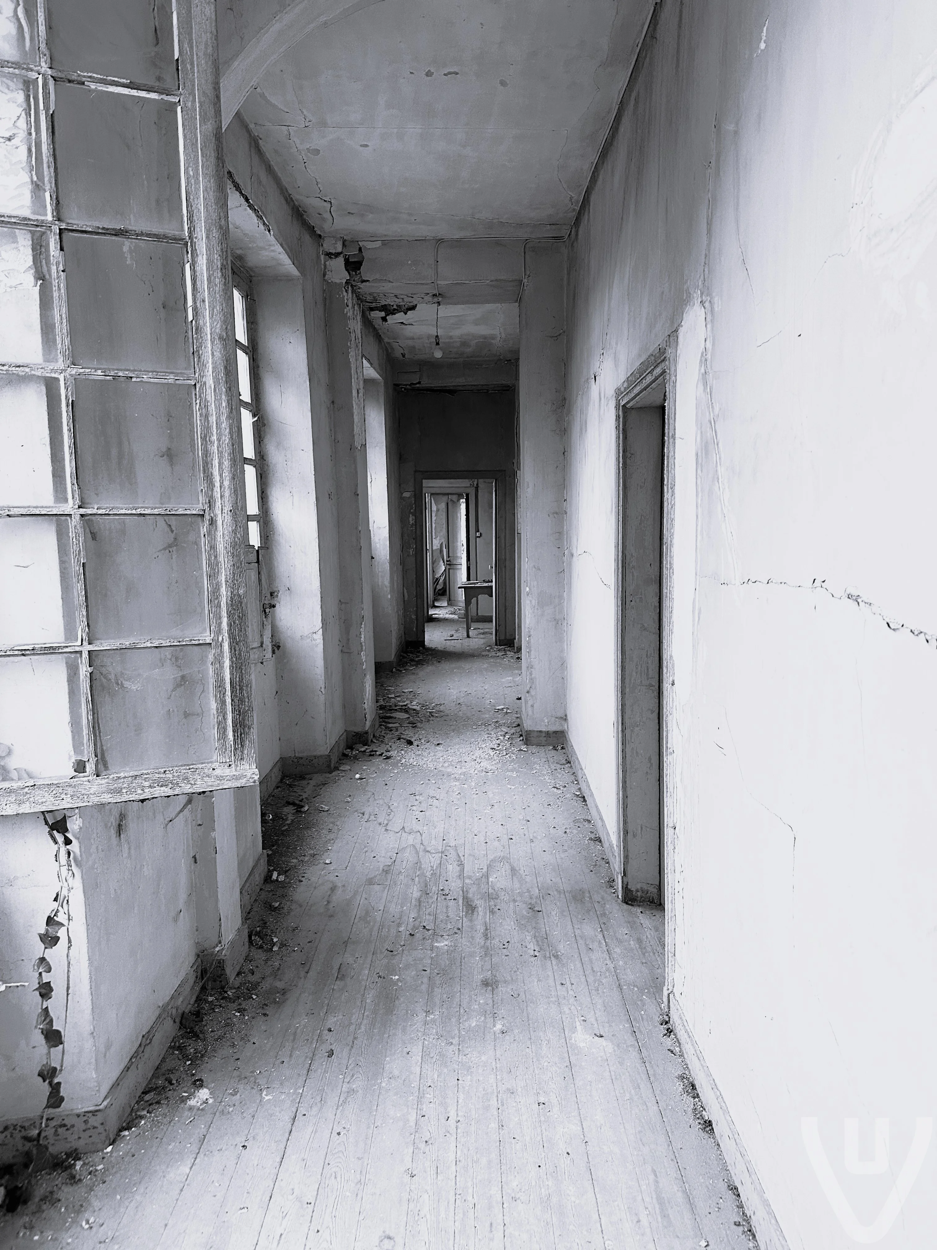 Chateau du Cure / Chateau de L’ecrivain urban exploration location in France - Image 7