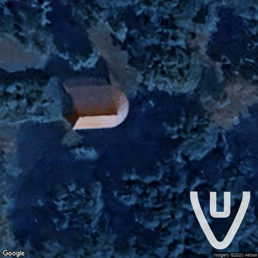 Chapelle bleue dans la forĂŞt