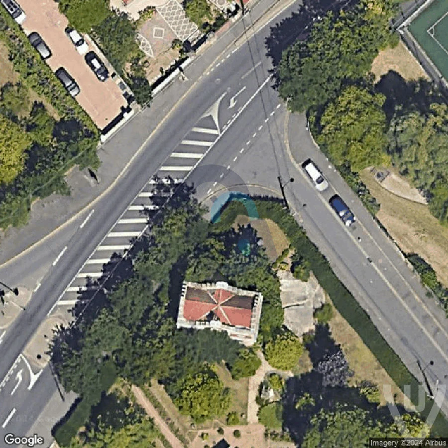 Petit Pavillon abandoned location in Ile-de-France, Ile-de-France, France - House for urban exploration