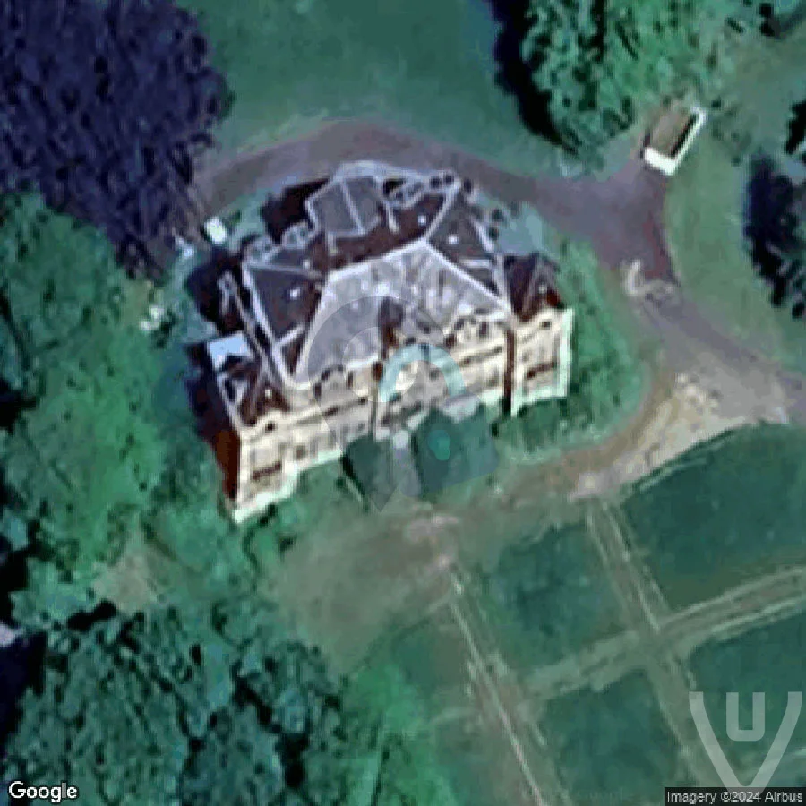 Chateau à L'horloge abandoned location in Ile-de-France, Ile-de-France, France - Castle for urban exploration