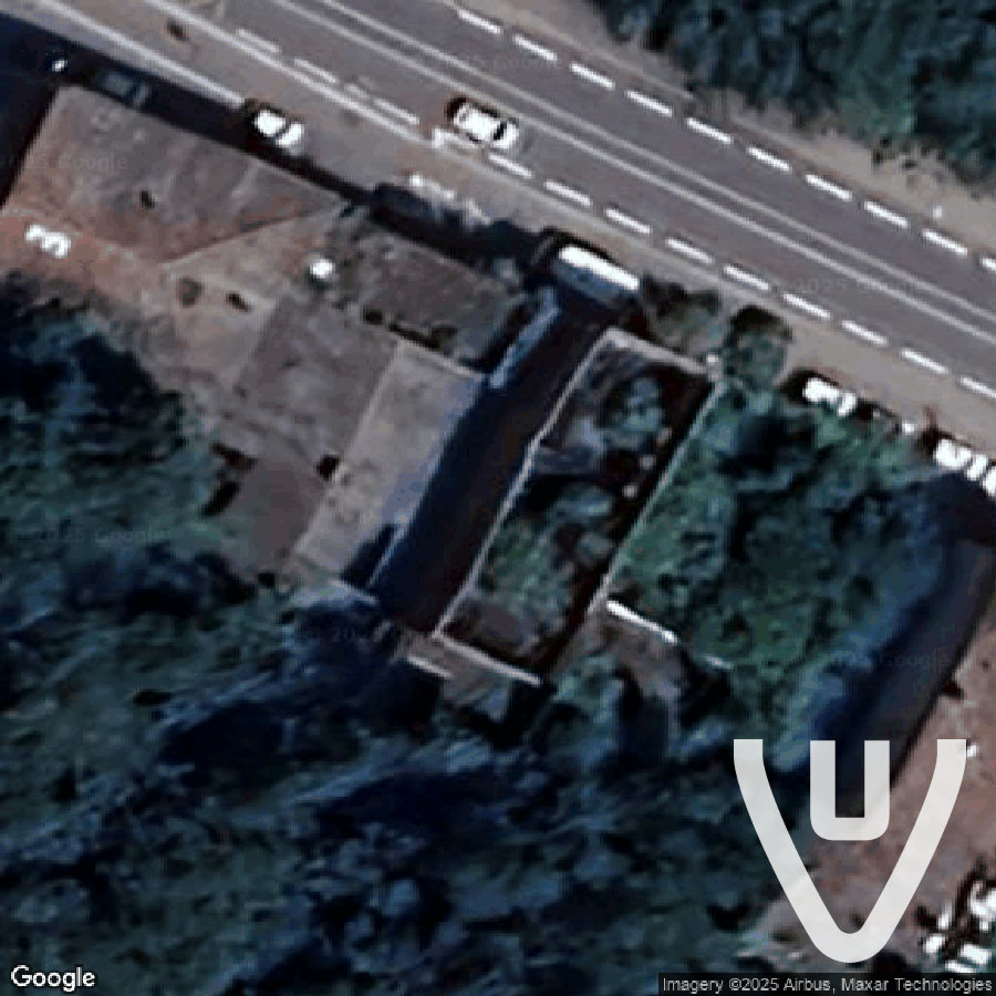 Grand garage sans toit