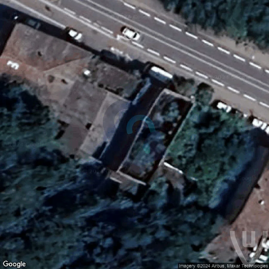 Grand garage sans toit