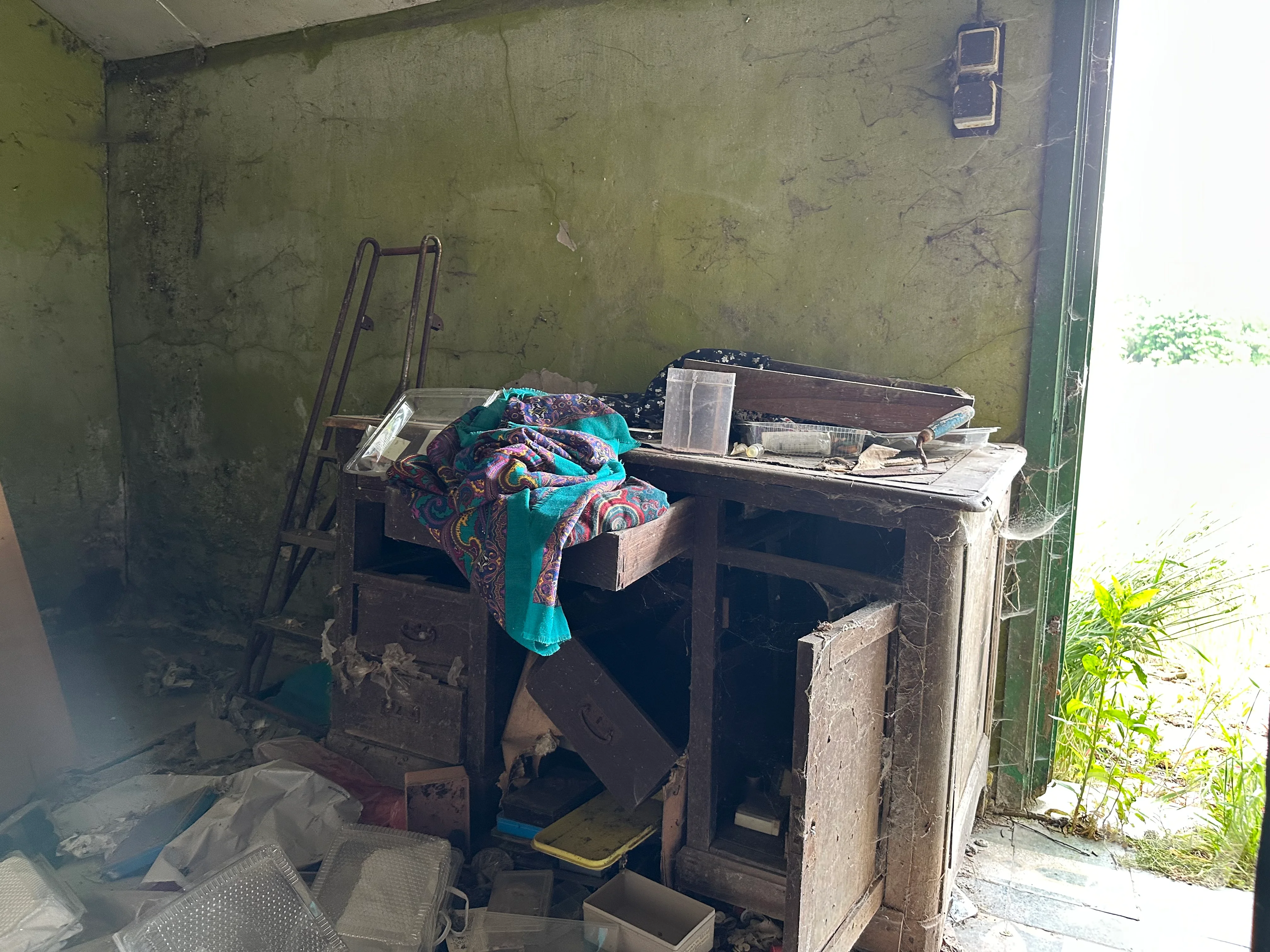 Farm Heidehoeve/The Dog Shelter/ Le Refuge Pour Chiens urban exploration location in Belgium - Image 10