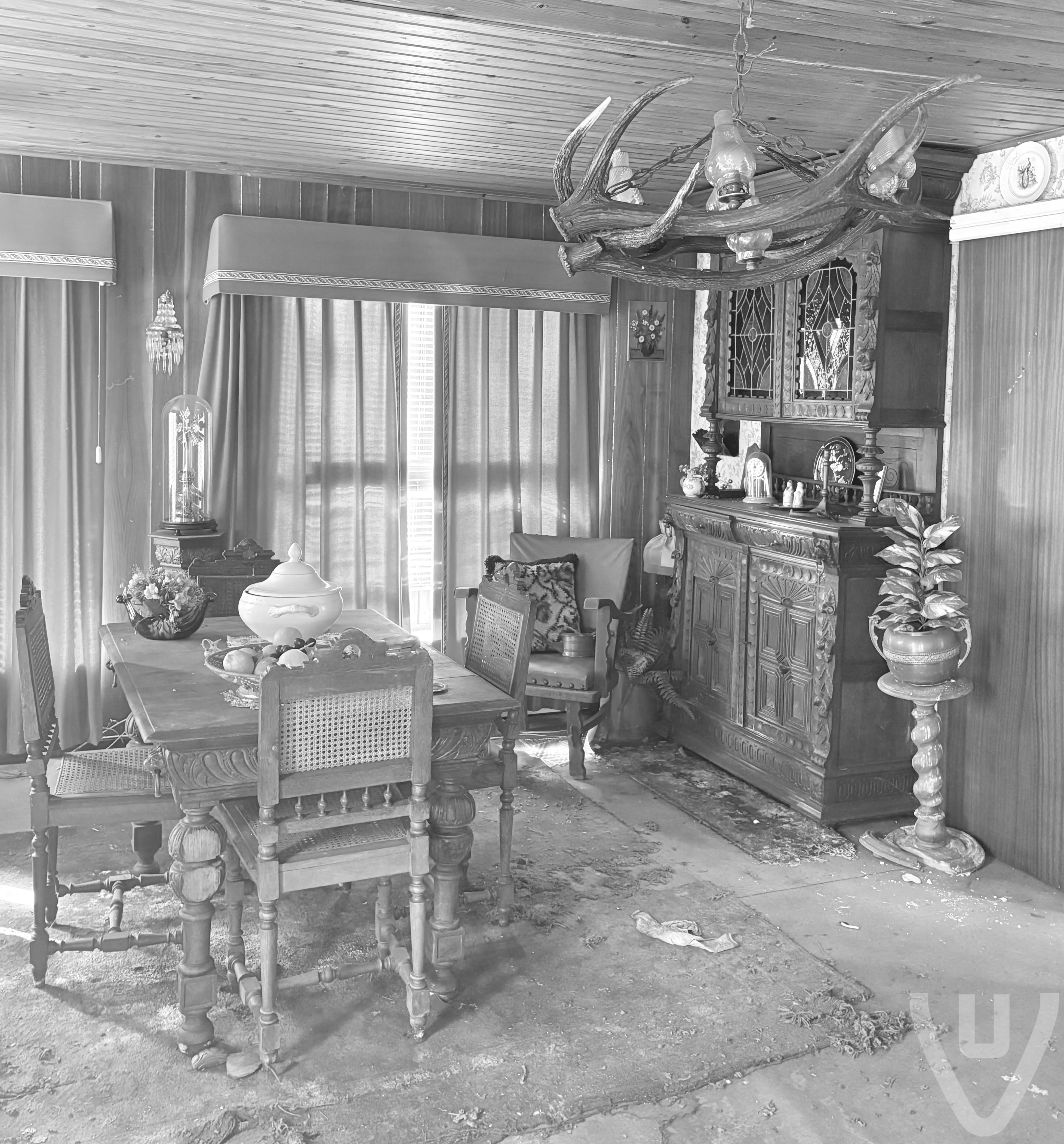 Abandoned Chalet / Small Holiday Chalet urban exploration location in Belgium - Image 12