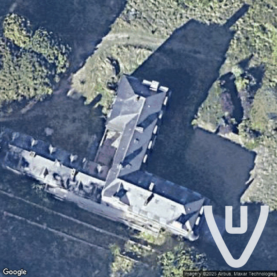 Chateau Mauso abandoned location in Ile-de-France, Ile-de-France, France - House for urban exploration