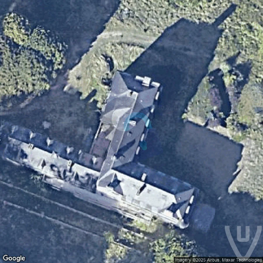 Chateau Mauso abandoned location in Ile-de-France, Ile-de-France, France - House for urban exploration