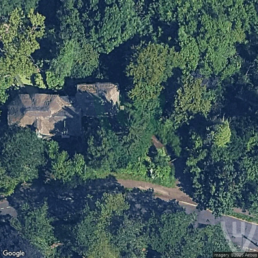 Abandoned Saubi Mansion abandoned location in England, England, United Kingdom - Cars - highly rated urbex spot for urban exploration