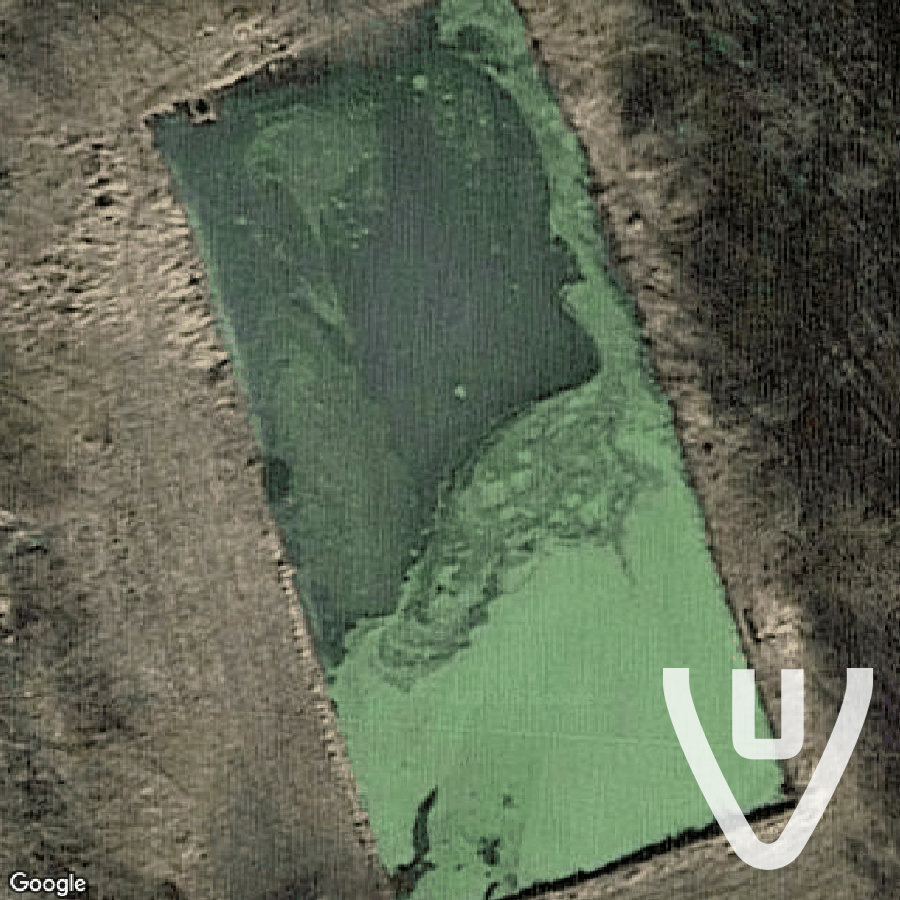 Abandoned Swimming Pool / Opuštěný Bazén