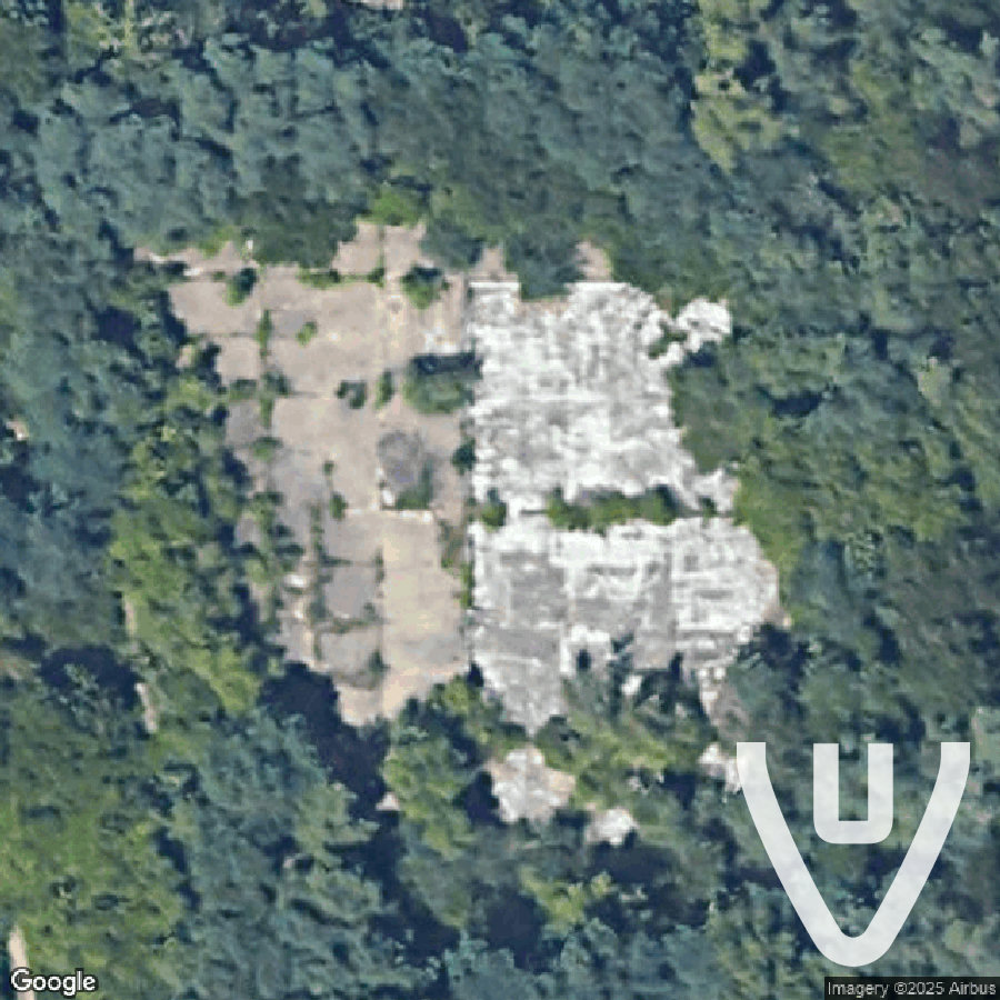 Swim Club W abandoned location in Kansas, Kansas, United States - Swimmingpool for urban exploration