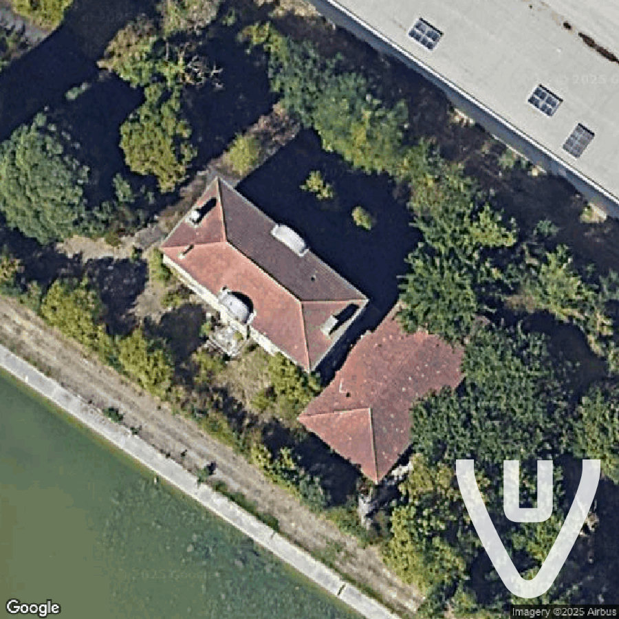 Chateau Vert abandoned location in Occitanie, Occitanie, France - House for urban exploration