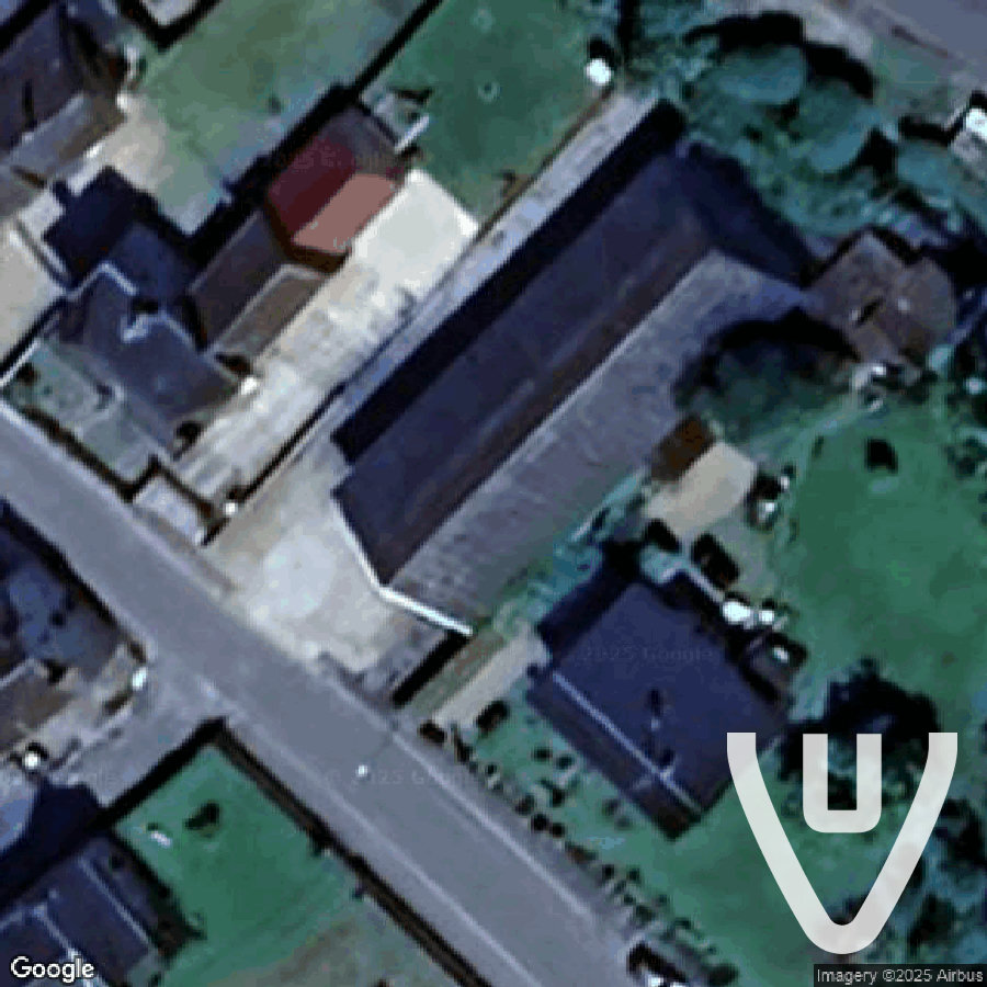 Garage Petits abandoned location in Centre-Val de Loire, Centre-Val de Loire, France - Garage for urban exploration