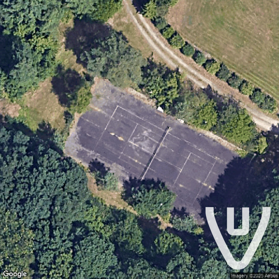 The lonely tennis court