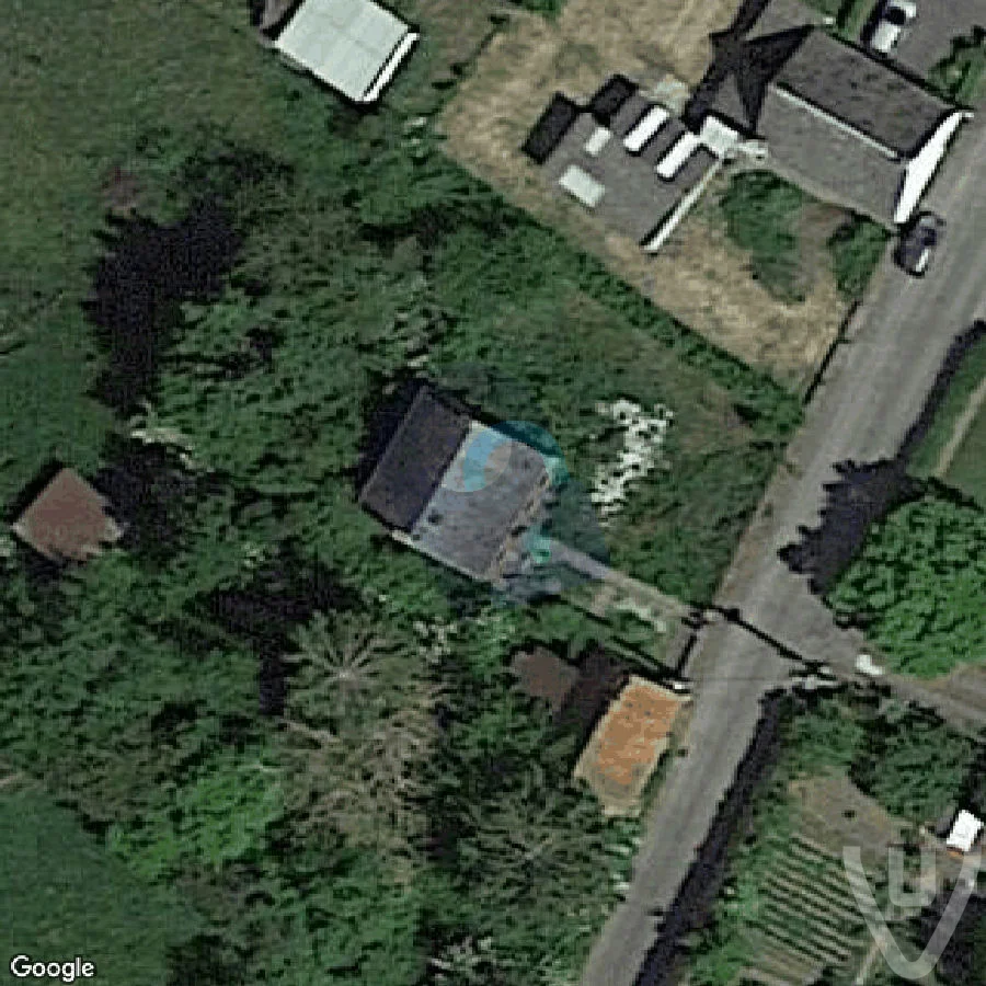 Maison Red Flowers abandoned location in Hauts-de-France, Hauts-de-France, France - House for urban exploration