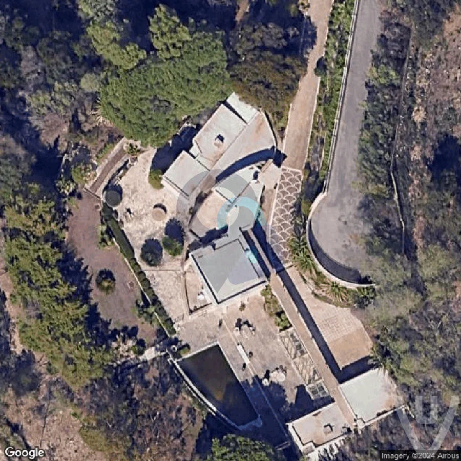 Villa Sharon abandoned location in Provence-Alpes-Cote d'Azur, Provence-Alpes-Cote d'Azur, France - Villa for urban exploration