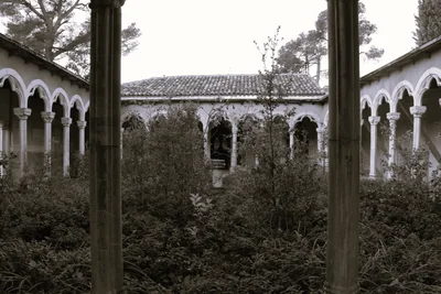 La Chapelle / du Chateau de Villemartin urban exploration location in France - Image 2