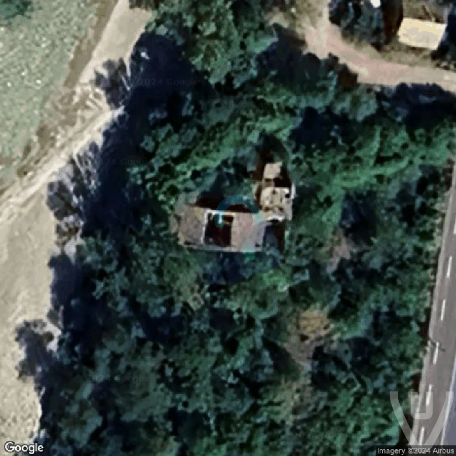 Maison Plage abandoned location in Provence-Alpes-Cote d'Azur, Provence-Alpes-Cote d'Azur, France - House for urban exploration