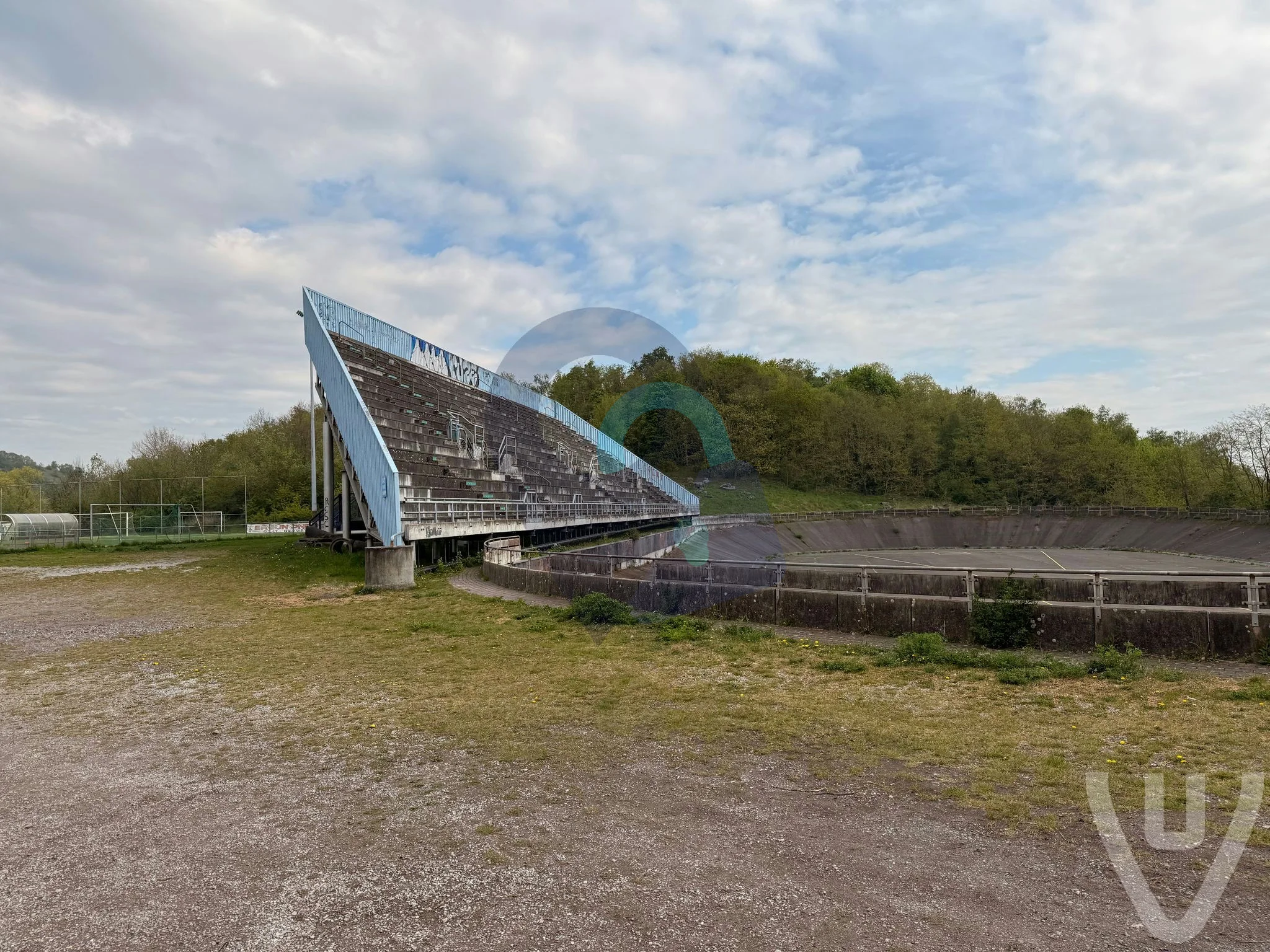 Le Velodrome / Le Velodome urban exploration location in Belgium - Image 10