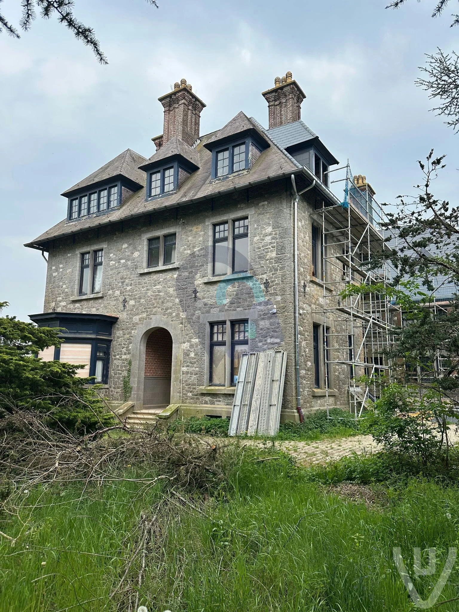 Chateau de Beaumonde / Manoir Banquette / Manoir Bench urban exploration location in Belgium - Image 2
