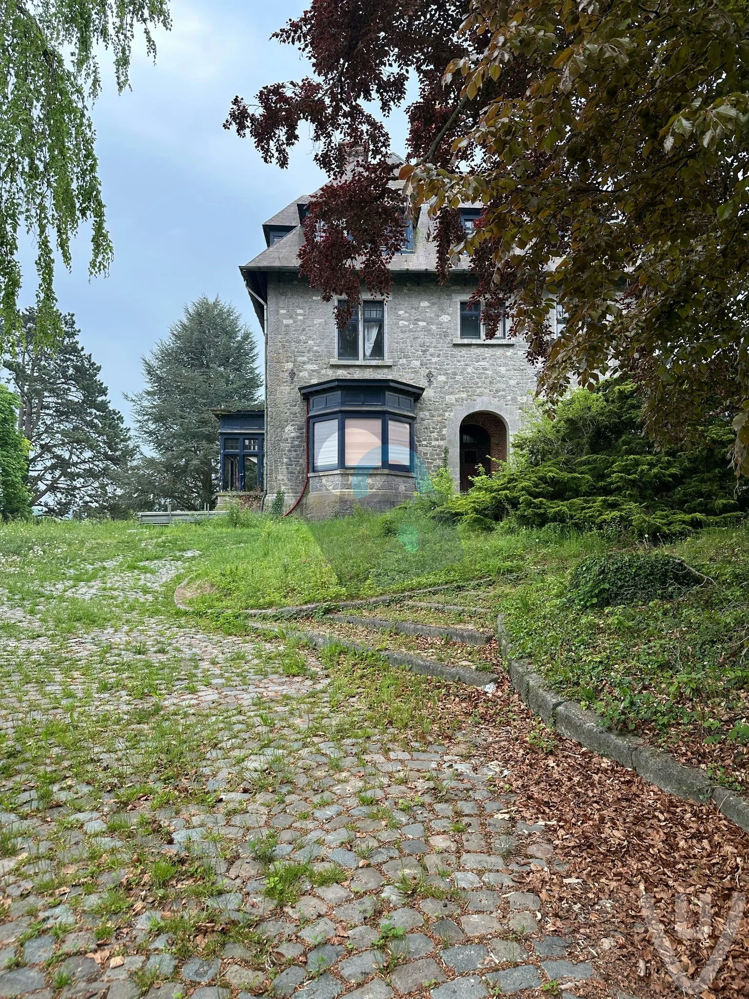 Chateau de Beaumonde / Manoir Banquette / Manoir Bench urban exploration location in Belgium - Image 3