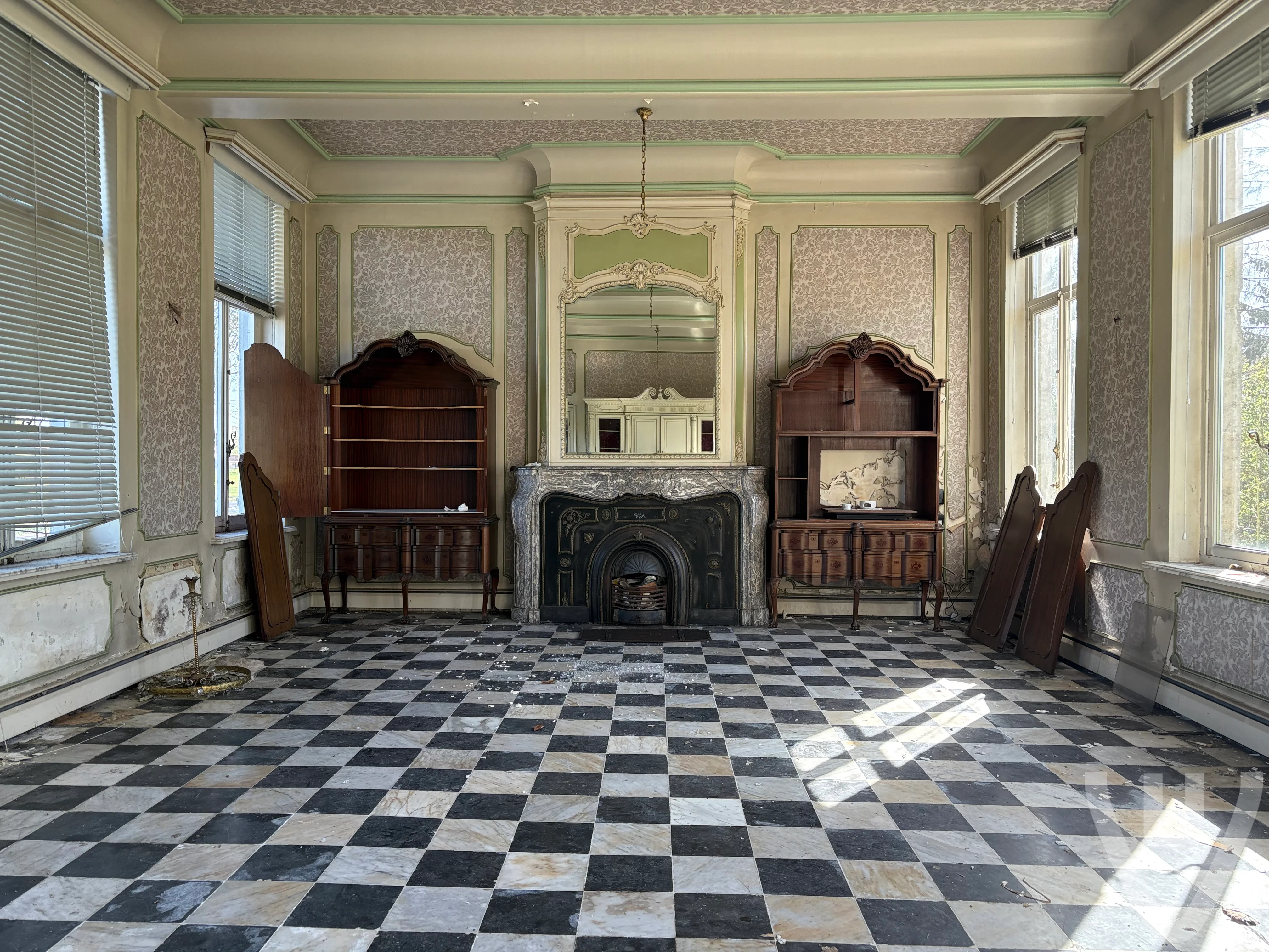 Manoir Lustre urban exploration location in Belgium - Image 2