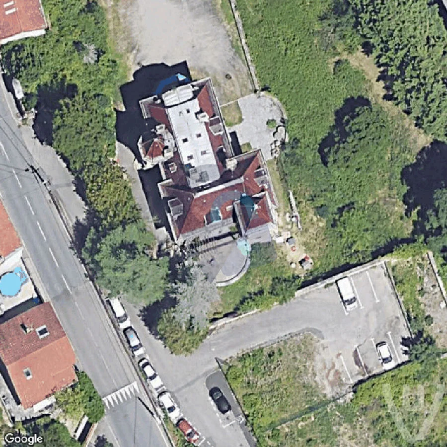 Château au toit de verre abandoned location in Auvergne-Rhone-Alpes, Auvergne-Rhone-Alpes, France - House for urban exploration