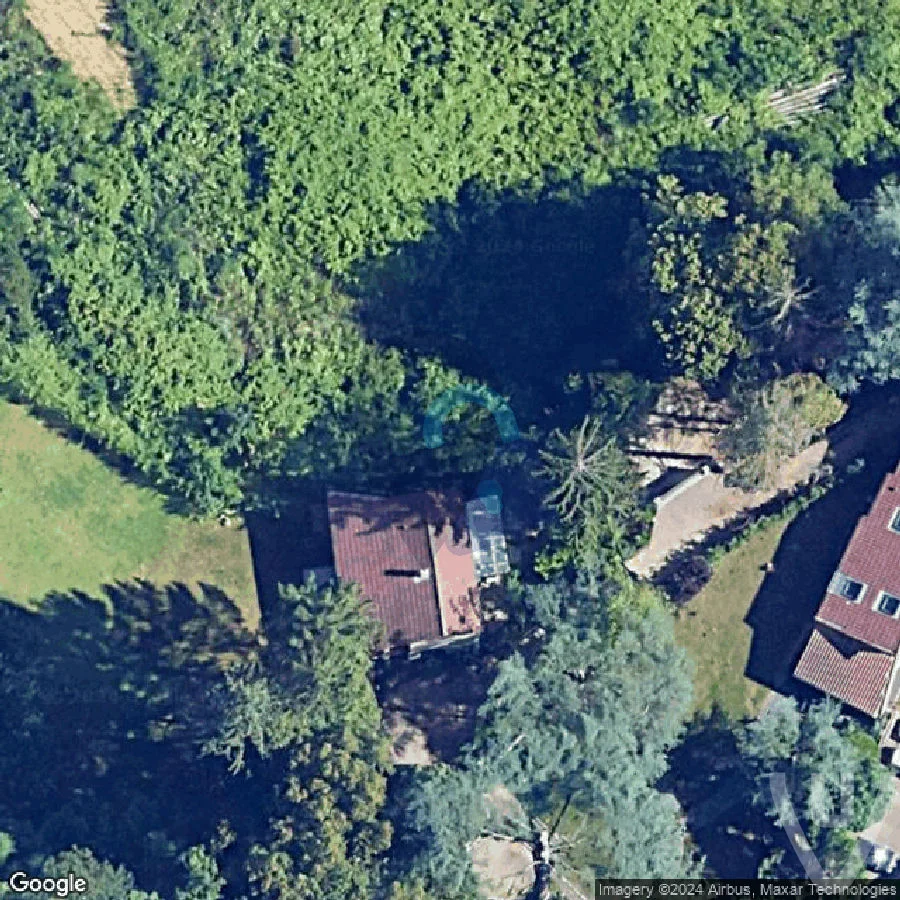 Véranda de Végétation abandoned location in Auvergne-Rhone-Alpes, Auvergne-Rhone-Alpes, France - House for urban exploration