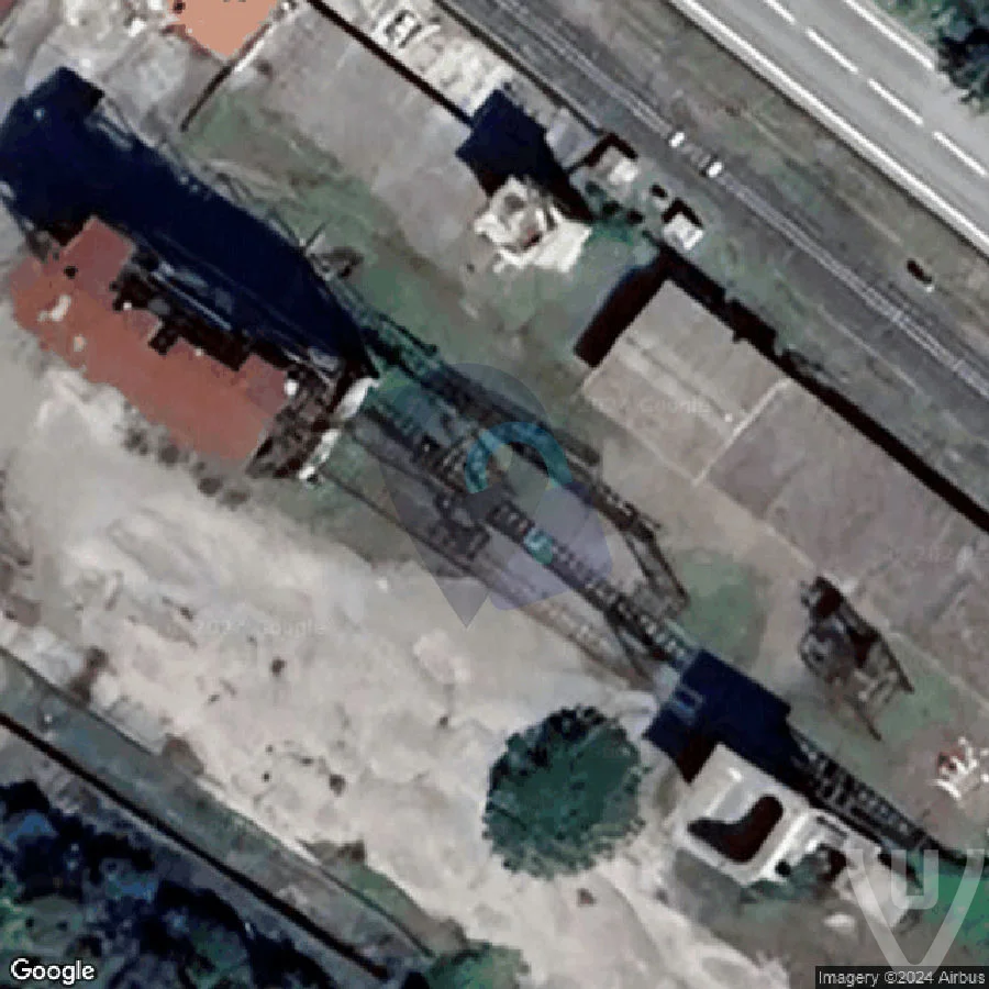 Vecchio e ruggine abandoned location in Tuscany, Tuscany, Italy - Factory for urban exploration