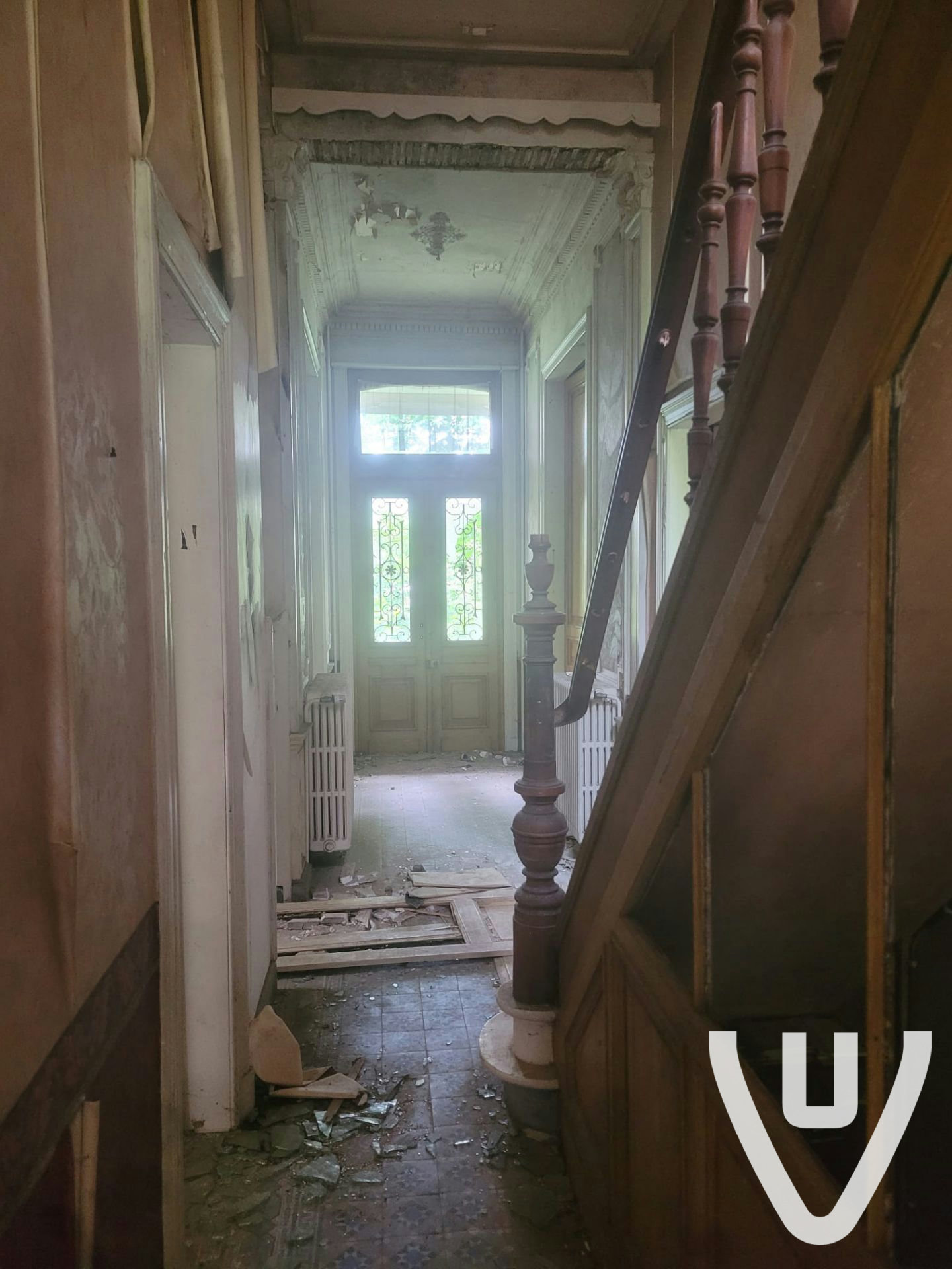 Manoir Mirror