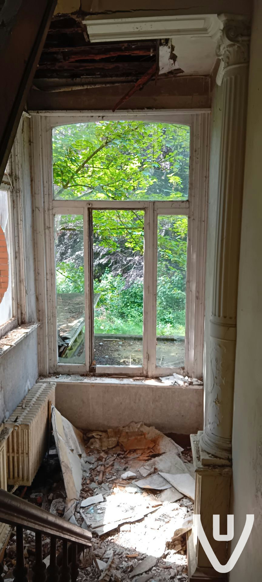 Manoir Mirror