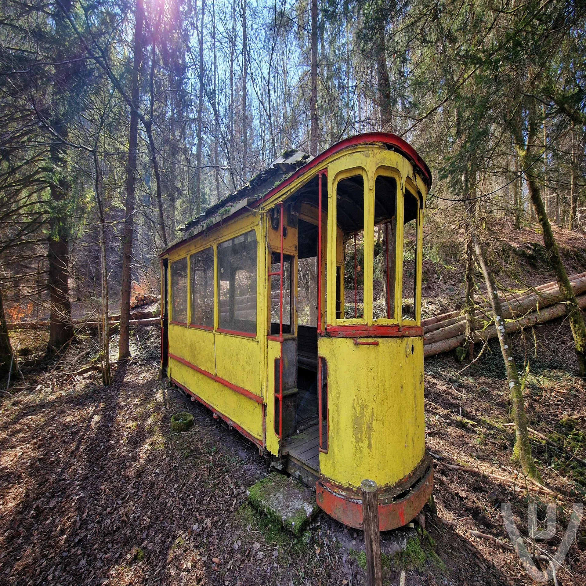 Le Tram jaune / The Yellow Tram