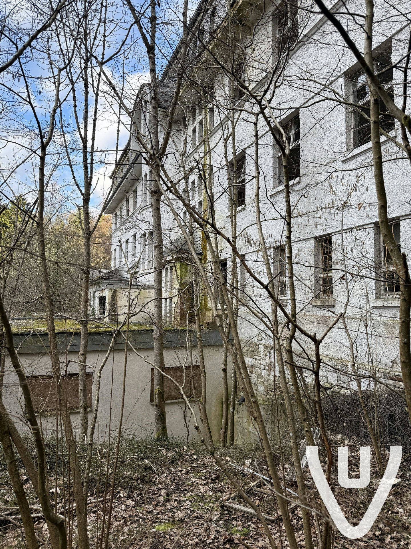 Its was a beautiful location only im not really sure about the safety, lot of walls have come down as well as roofs.