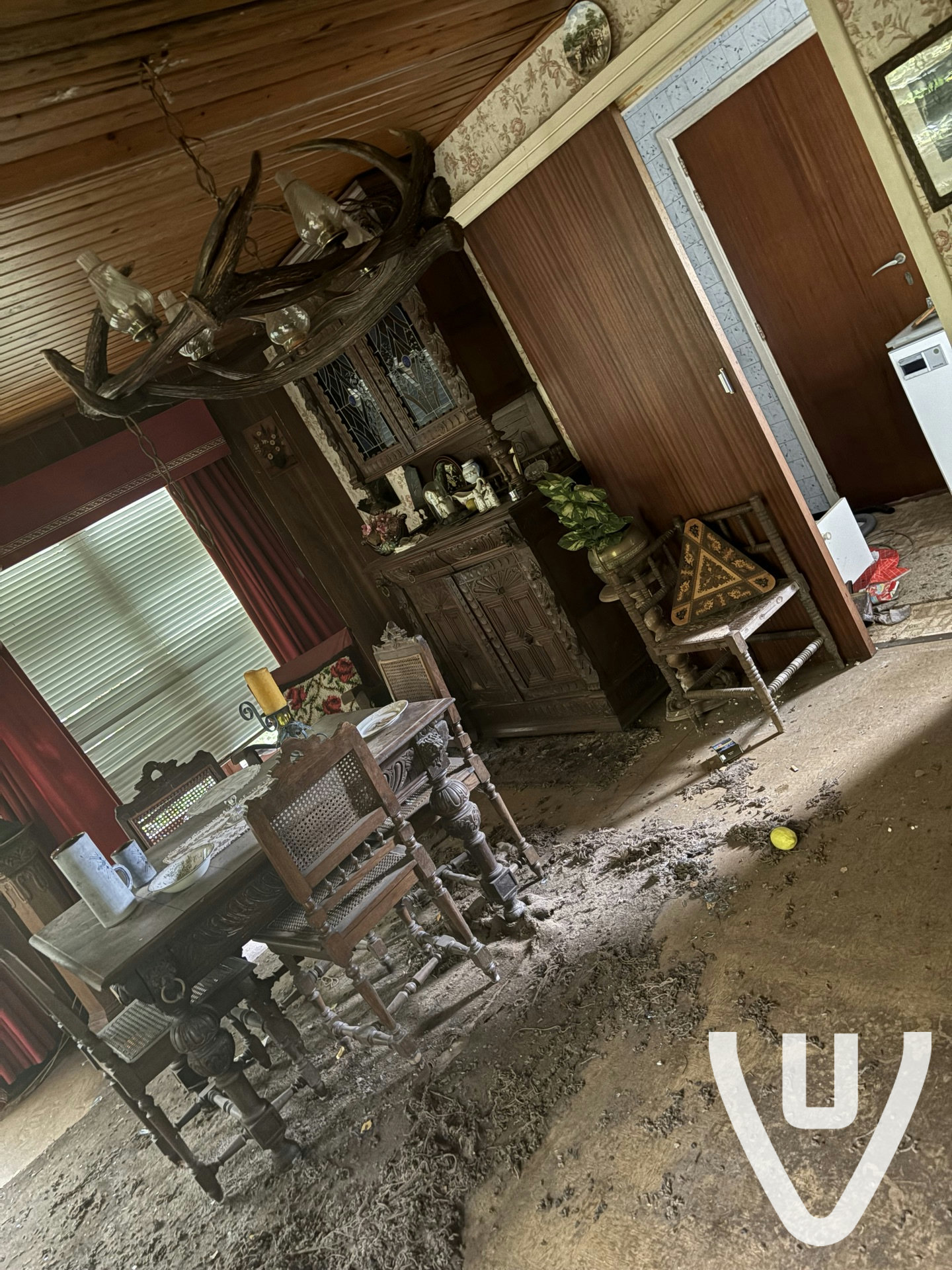 Abandoned Chalet / Small Holiday Chalet