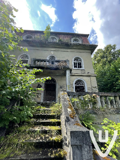 Leuke locatie. Vergt even wat klimwerk door dichte begroeiing naar boven. Maar daarna goed toegankelijk. De houten trap is nog in mooie staat.