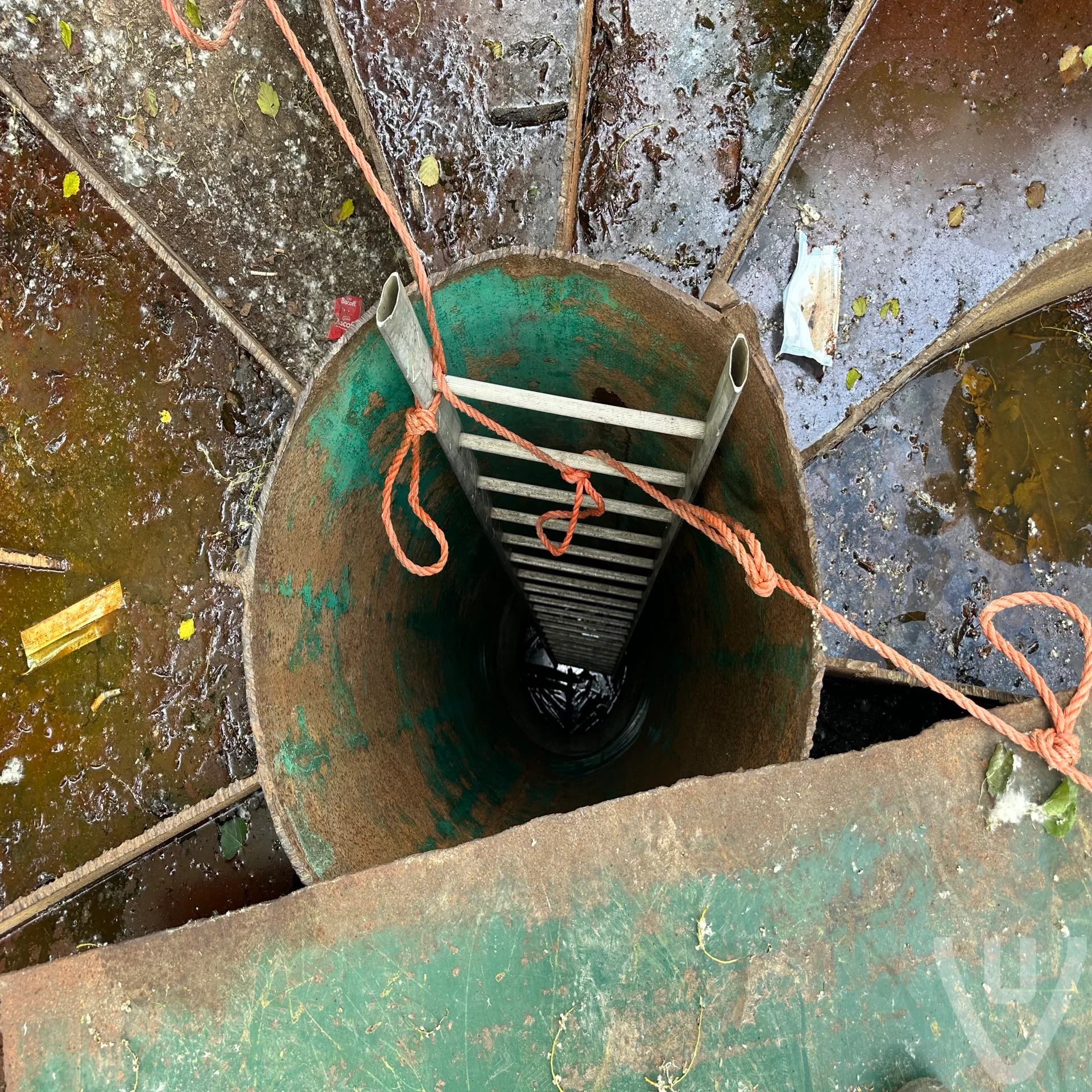 Community photo of NAVO Bunker / Radar Love Bunker in Belgium by funnytyron: Pictures of the entrance and how it looks like to enter.