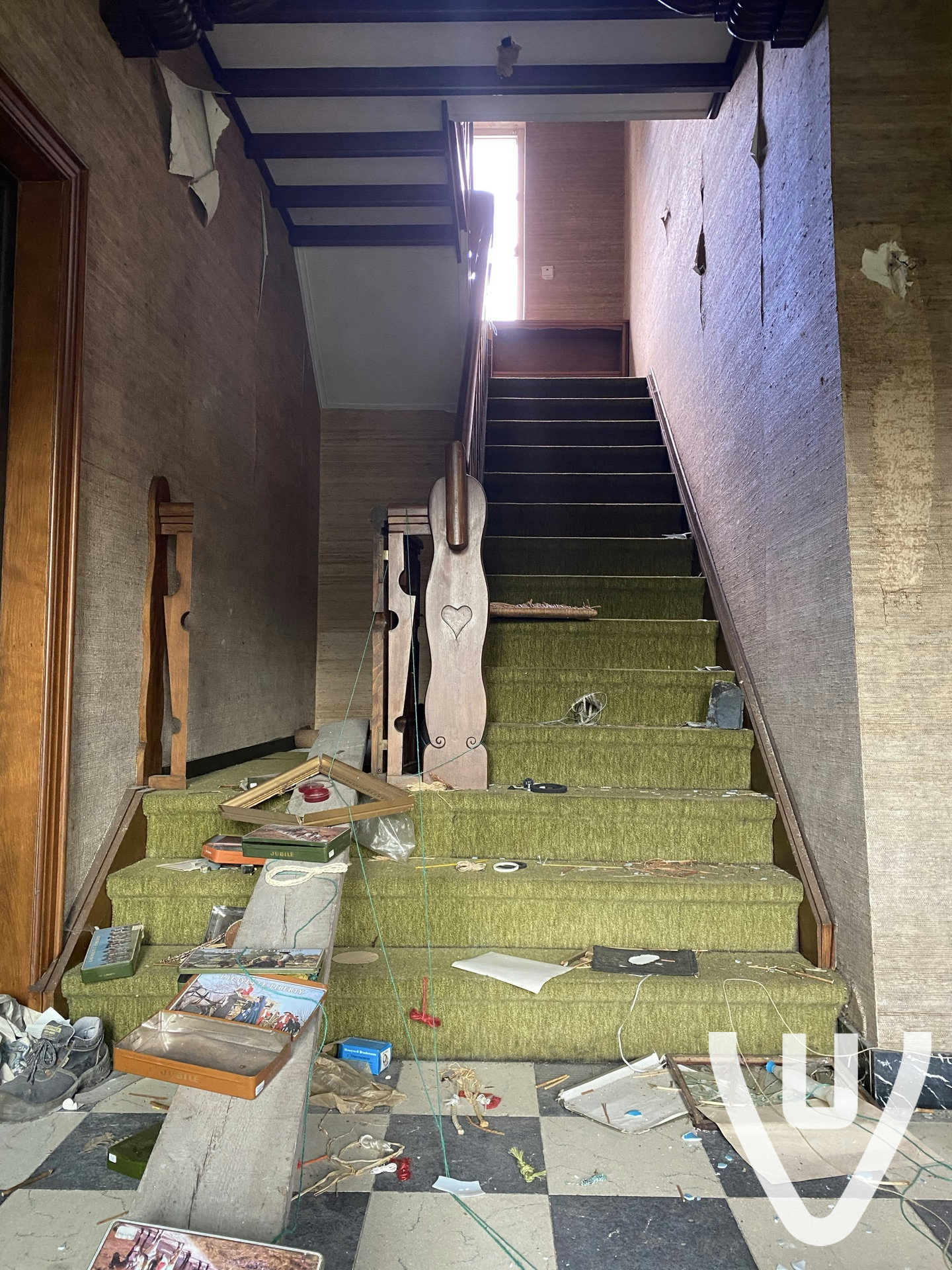 Community photo of Maison Red Curtain in Belgium by anonymous contributor - Photo 8