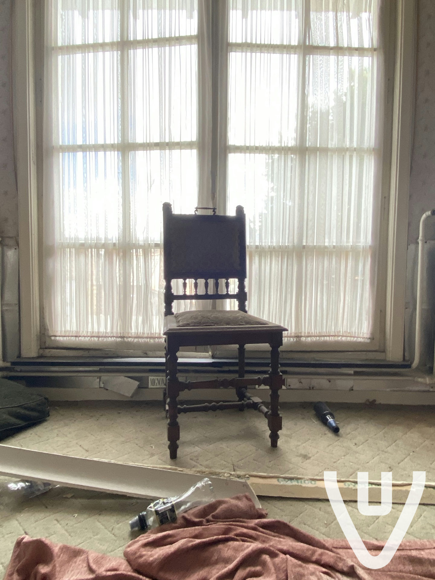 Community photo of Maison Red Curtain in Belgium by anonymous contributor - Photo 3