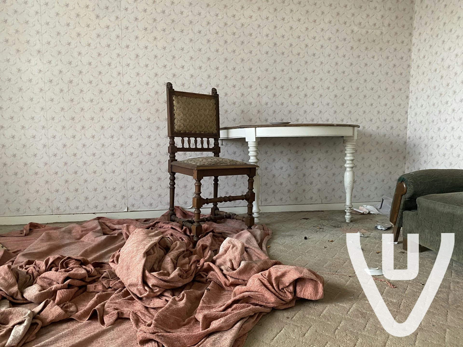 Community photo of Maison Red Curtain in Belgium by anonymous contributor - Photo 2