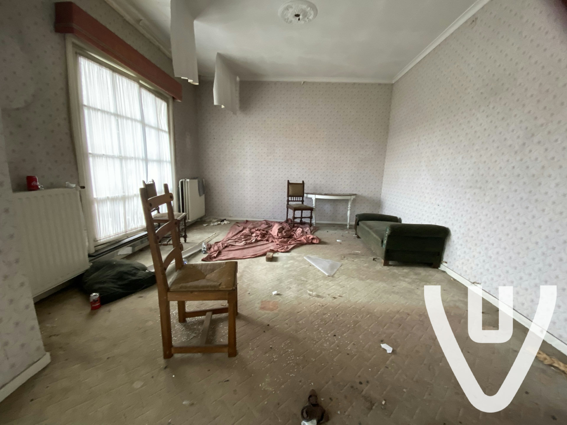 Community photo of Maison Red Curtain in Belgium by anonymous contributor - Photo 9