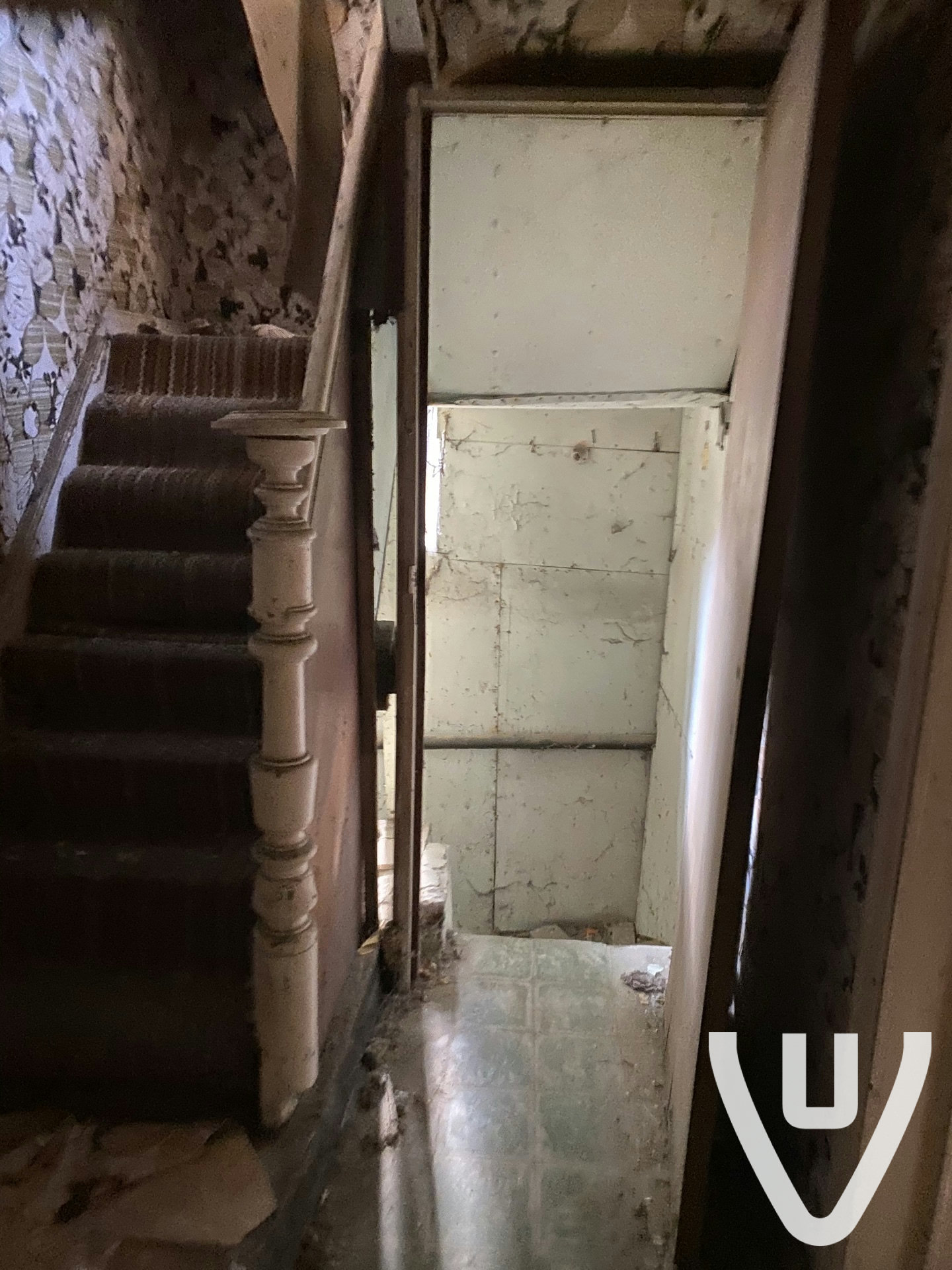 Community photo of Maison Red Curtain in Belgium by anonymous contributor - Photo 4