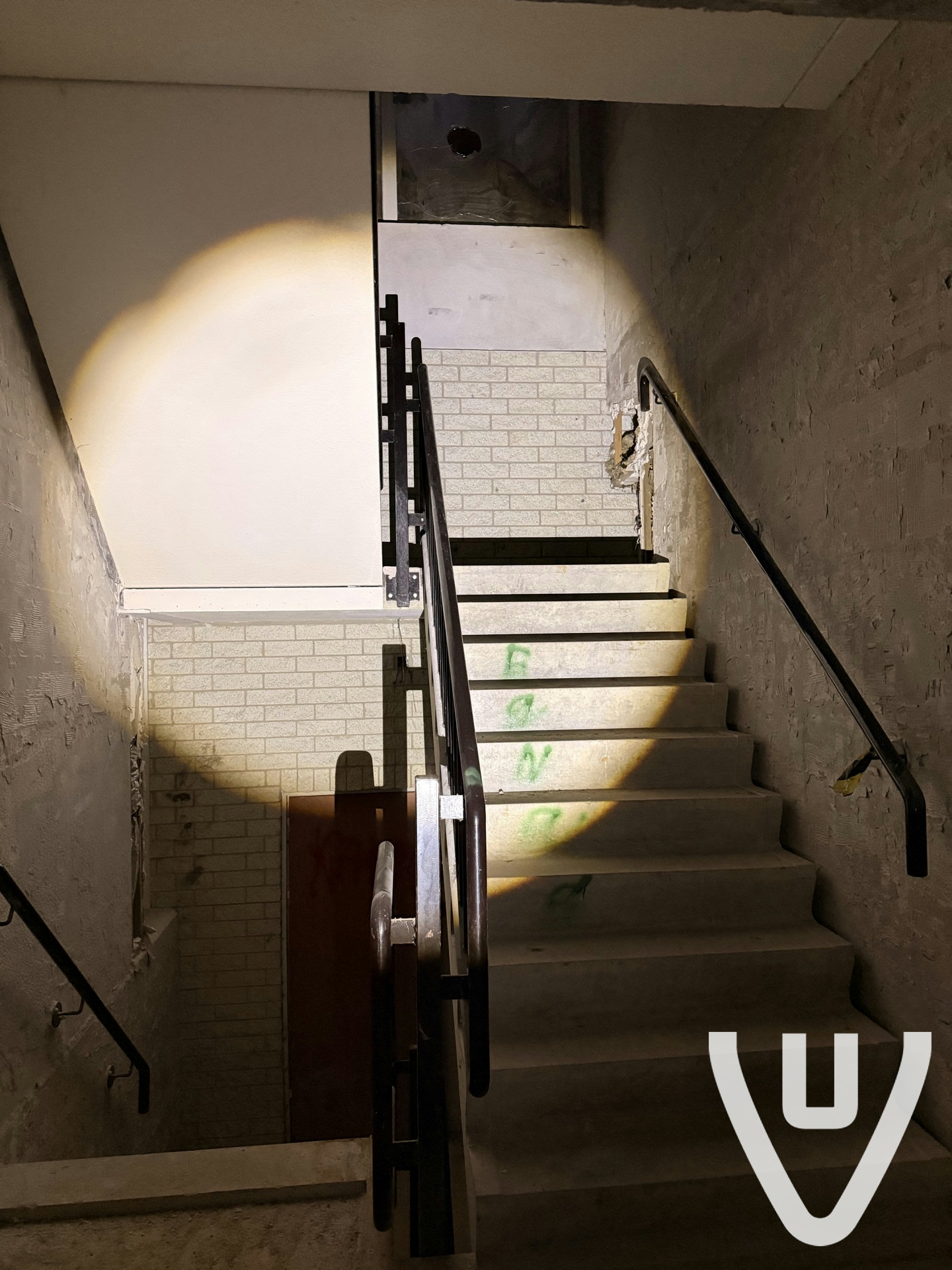 kantoorgebouw met kelder en verdieping