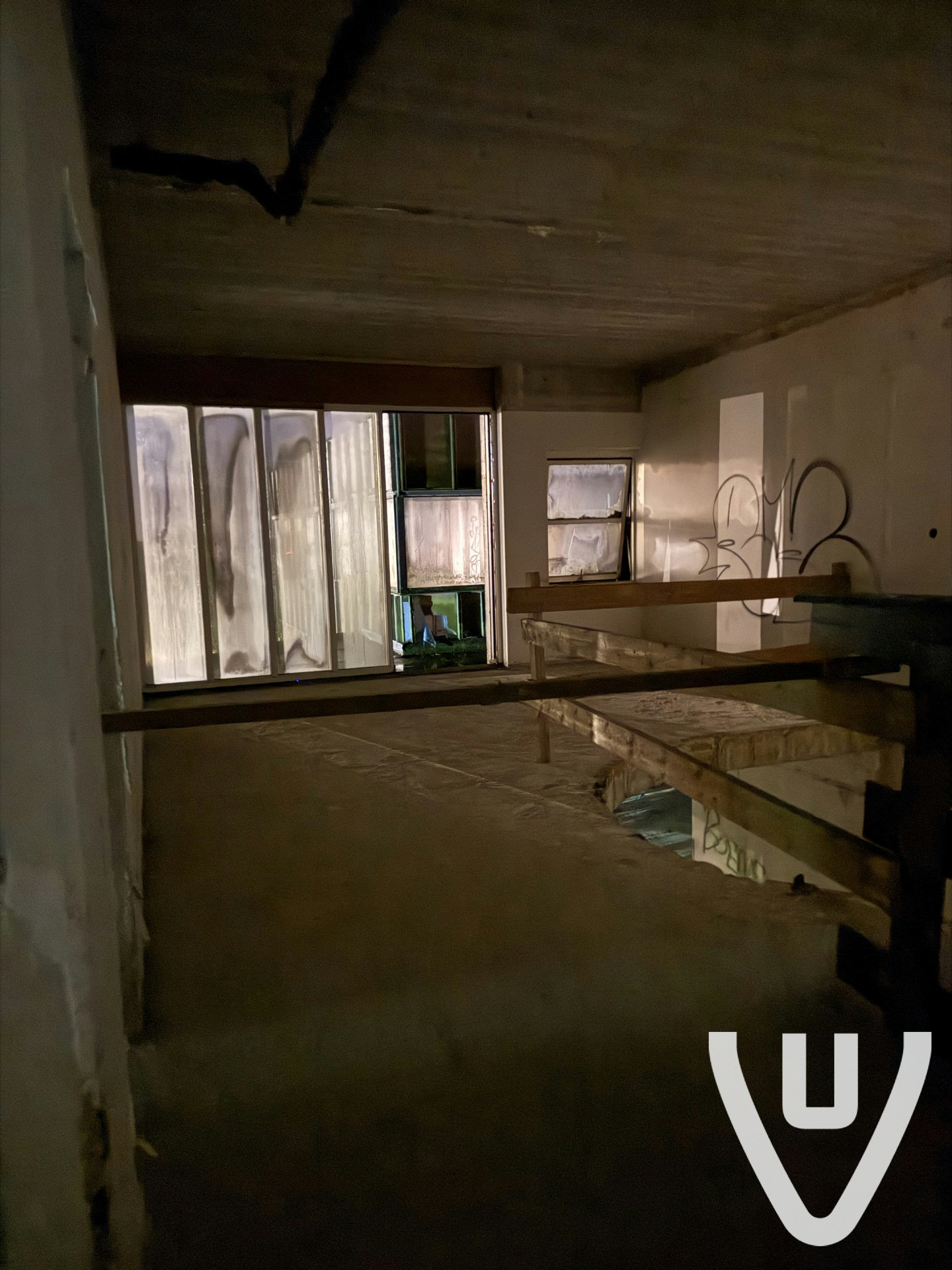 kantoorgebouw met kelder en verdieping