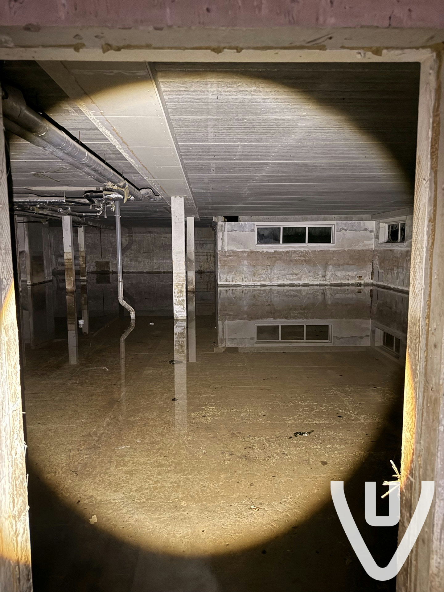 kantoorgebouw met kelder en verdieping