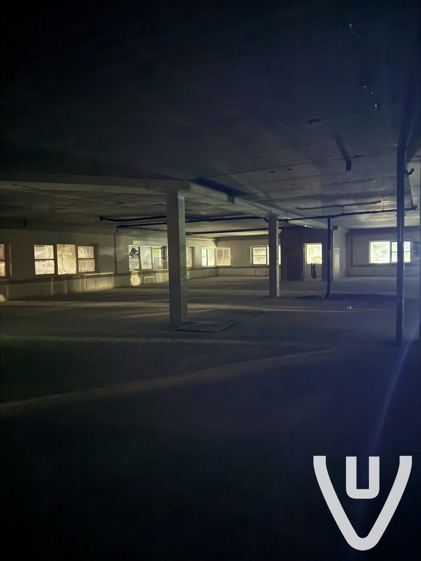 kantoorgebouw met kelder en verdieping