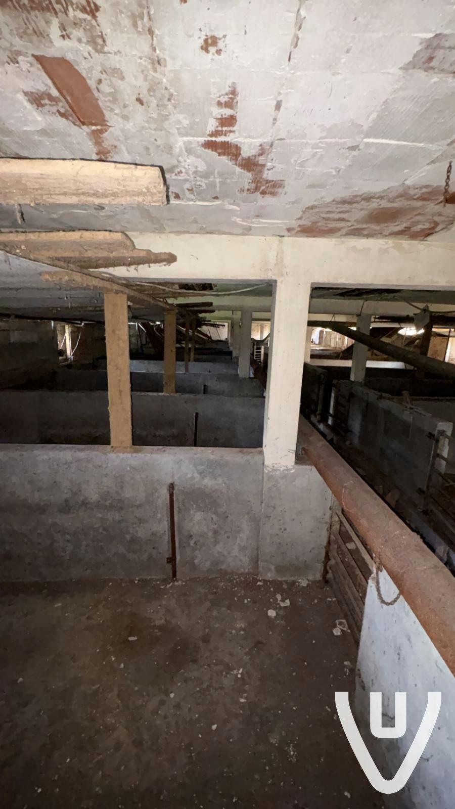 Groote boerderij met gebouw en huis